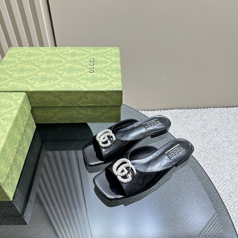 G*u*i slippers